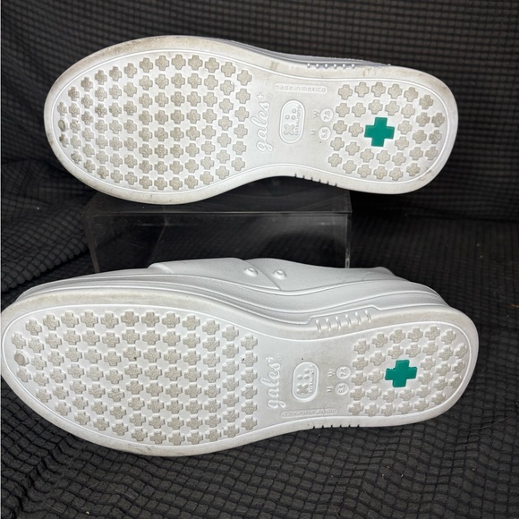 Elegant White Women's Slip-On Sneakers - Picture 6 of 7